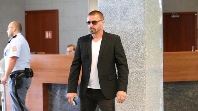 Tomáš Řepka je bývalý profesionální český fotbalový obránce a reprezentant. Typ důrazného nekompromisního obránce, známý i disciplinárními prohřešky. V zahraničí působil v italském klubu ACF Fiorentina a anglickém West Ham United.