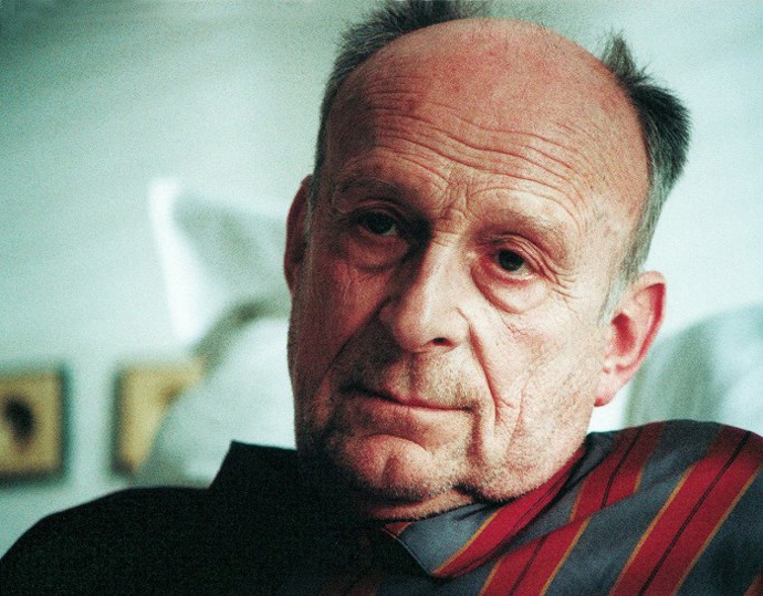 Stanislav Zindulka (5. května 1932 – 14. března 2019) byl oblastním brněnským hercem, než přišla hlavní role v televizním seriálu Vlak dětství a naděje. V padesáti letech se jeho kariéra rozjela. Za Babí léto (na snímku) získal Českého lva a on do posledních dní stál na prknech divadel.