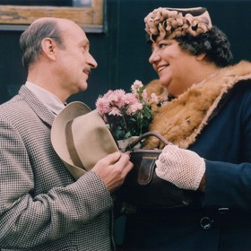 Jeho hláška ze seriálu Vlak dětství a naděje zlidověla. Na podivnost doby, ve které rostl fašismus a nacismus, reagoval coby laskavý Josef Pumplmě slovy: „To bude nějaká kapitální békovina.“