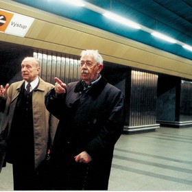 Největším hereckým přáním Stanislava Zindulky bylo zahrát si s celoživotním kamarádem Vlastimilem Brodským. To se mu podařilo právě ve filmu Babí léto.