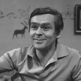 Květa Fialová, spolužačka Eduarda Cupáka z JAMU na něj vzpomínala: „On byl zamlada takovej krásnej chlapeček. Jako andělíček.“