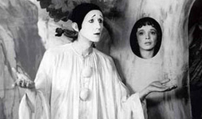 Vladimír Javorský jako francouzský mim Gaspard Deburau v seriálu Největší z Pierotů.