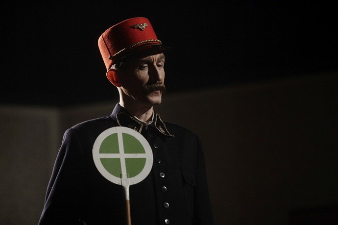 Vladimír Javorský jako Burianův Přednosta stanice...