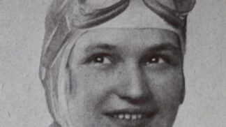 Eliška Junková-Khásová, narozená jako Alžběta Pospíšilová, byla česká automobilová závodnice. Závodila na vozech Bugatti, a to nejprve jako spolujezdkyně svého manžela Čeňka Junka a posléze sama.