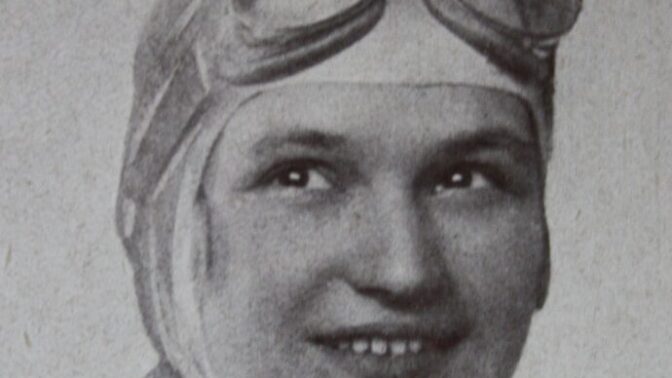 Eliška Junková-Khásová, narozená jako Alžběta Pospíšilová, byla česká automobilová závodnice. Závodila na vozech Bugatti, a to nejprve jako spolujezdkyně svého manžela Čeňka Junka a posléze sama.