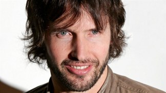 James Blunt, vlastním jménem James Hillier-Blount je britský zpěvák, který se v roce 2005 stal známým jeho prvním albem Back to Bedlam a především singl „You're beautiful“. 