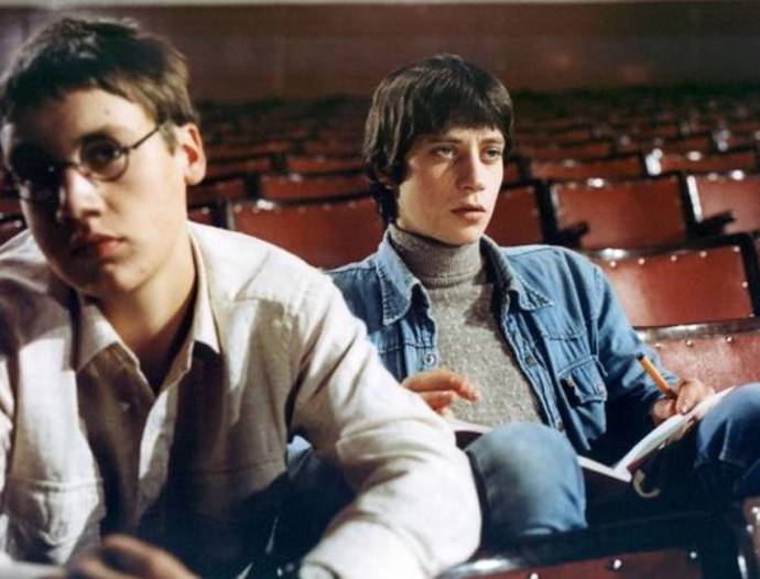 Vystudoval pražskou konzervatoř, kterou absolvoval v roce 1984. Jeho prvním filmem byl v roce 1981 Jak svět přichází o básníky, kde si zahrál Kendyho, kamaráda hlavní postavy Štěpána Šafránka.