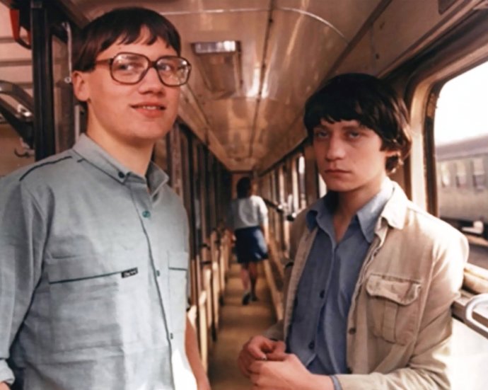 Jen legrácky nemohou stačit. Tak zněl název nechvalně známé recenze, jež film Jak svět přichází o básníky hodnotila jako nevhodný pro mládež.
