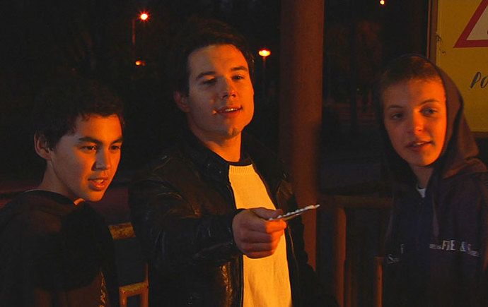 Avšak vymahatelnost práva u mladistvých pachatelů je téměř nulová, takže někdo musí vzít spravedlnost do svých rukou.