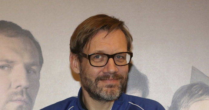 Od roku 2012 byl trestně stíhán spolu s dalšími devadesáti osobami kvůli údajnému uplácení za účelem získání řidičského průkazu.