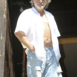 Vladimír Kratina je český herec, zpěvák, písničkář a producent.