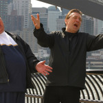 Když se pak gangster nervově zhroutí, je doktor povolán do věznice, aby ho vyšetřil a zjistil, zda svůj stav pouze nepředstírá. Podrobí gangstera řadě bolestivých testů a pak prohlásí, že Paul trpí psychosomatickou poruchou, která se může vyvinout ve schizofrenii.