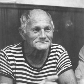 Roku 1975 uveřejnil v časopise Tvorba krátké sebekritické prohlášení, na jehož základě mu bylo částečně a pod dohledem cenzury opět umožněno publikovat.