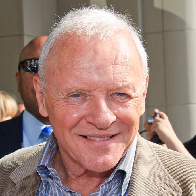 V období požárů v Kalifornii obešly Athonyho dům plameny jako zázrakem.