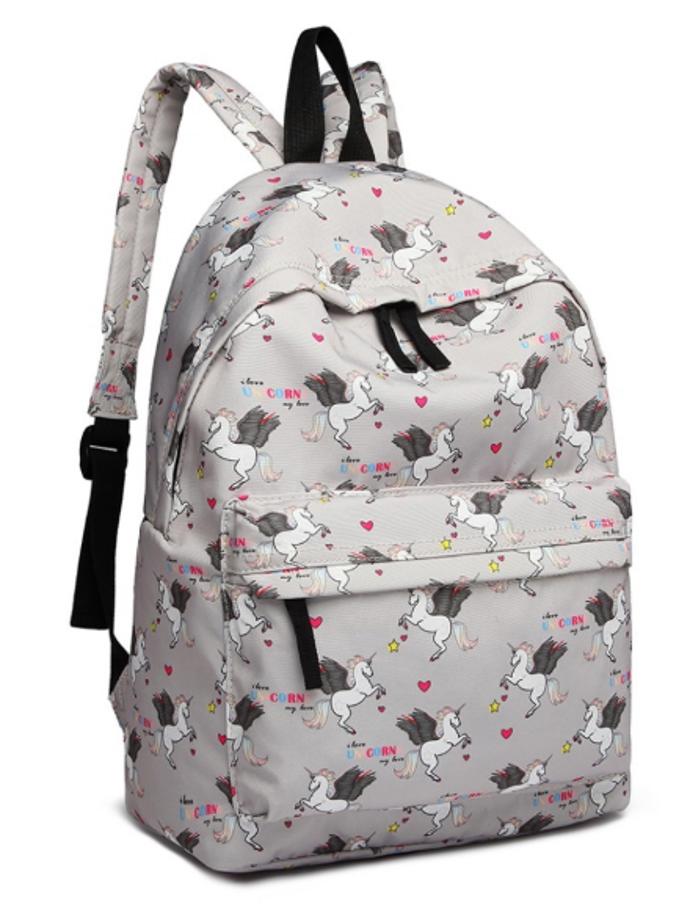 Pokud jste milovnice jednorožců, tak tento látkový batoh vás určitě dostane. Nebojte se vrátit do svých dětských let.