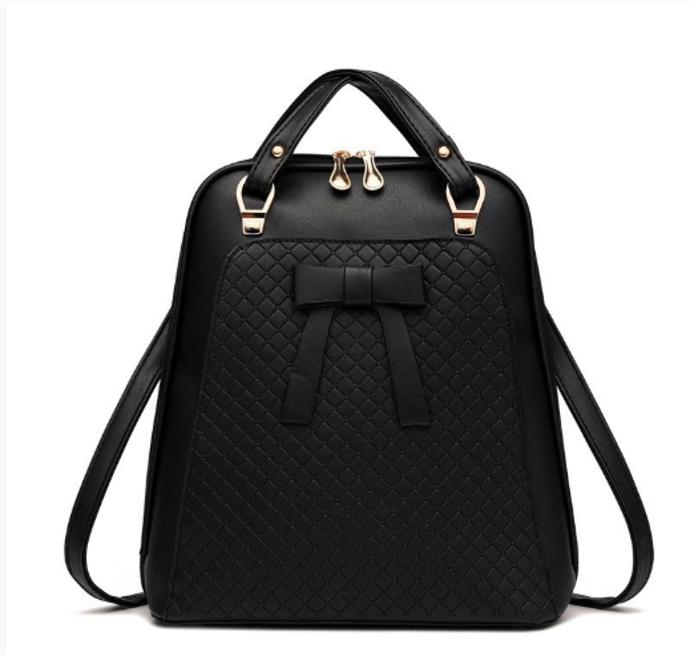 Tento batůžek bude určitě vhodný k elegantnímu stylu oblečení. Navíc je 2v1. Můžete jej využívat nejen jako batoh, ale také jako kabelku.