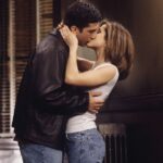 Džíny jsou nesmrtelnou součástí každého šatníku. Tento pracovní oděv zlatokopů se stal fenoménem a ač byly považovány za úpadek společnosti, své místo na slunci si drží dodnes.