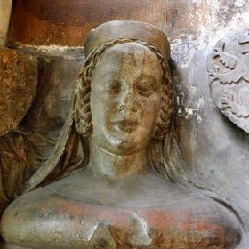 Markéta, kterou pro její vzhled nazývali Blanka, se narodila roku 1316 ve Francii a zemřela v pouhých 32 letech dne 1. srpna 1348 v Praze.