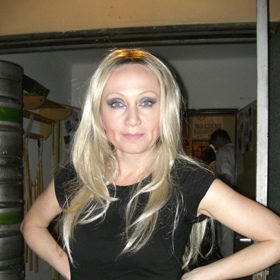 Barbara „Bára“ Basiková je česká zpěvačka, která excelovala mnoha muzikálech.