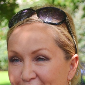 Na počátku 90. let byla založena skupina Basic Beat, kterou vedl Martin Němec z Precedensu. Ta Basikovou doprovodila i na následujícím albu Viktorie královská, minidesce 60tá a koncertu Bára Best Basic Beat Live, který plodnou spolupráci zakončil.