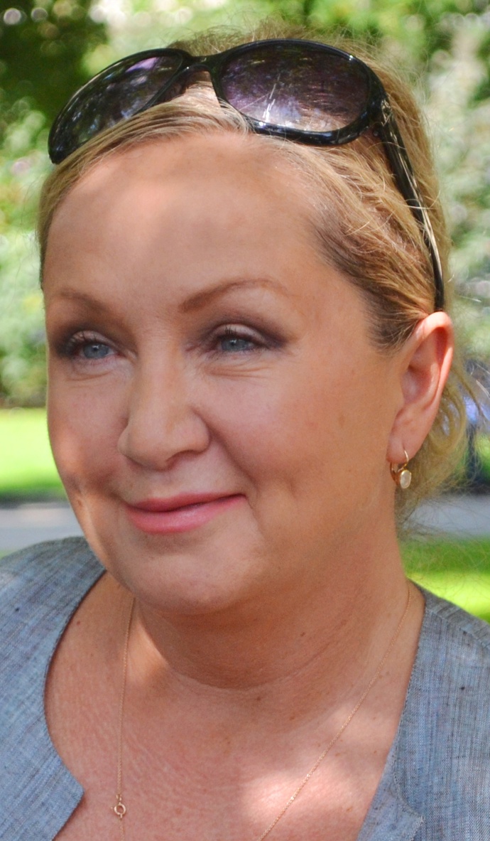 Na počátku 90. let byla založena skupina Basic Beat, kterou vedl Martin Němec z Precedensu. Ta Basikovou doprovodila i na následujícím albu Viktorie královská, minidesce 60tá a koncertu Bára Best Basic Beat Live, který plodnou spolupráci zakončil.