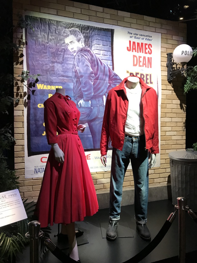 Odchází do New Yorku, hraje na Brodwayi a je přijat do Actors Studia, kde se stává jeho učitelem Elia Kazan.