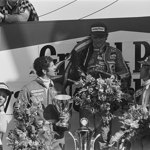 Lauda se řítil po trati svým vozem Ferrari rychlostí více než 250 km/h k místu zvanému Bergwerk, když jeho vůz neovladatelně zatočil doprava a narazil do plotu, který ho následně vymrštil zpět na dráhu. Do vraku poté narazil pilot Brett Lunger. 