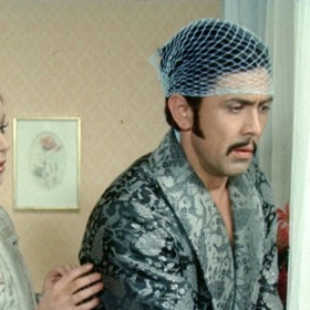 Což takhle dát si špenát je česká filmová komedie s Jiřím Sovákem a Vladimírem Menšíkem. Veselohru z roku 1977 režíroval Václav Vorlíček podle scénáře svého osvědčeného spolupracovníka Miloše Macourka.