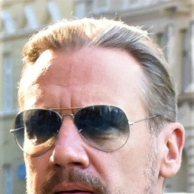 V letech 1991 až 1995 působil v Národním divadle, v letech 1995 až 2002 v Divadle Komedie a od roku 2002 je opět členem činohry Národního divadla.