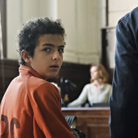 Elisha Henig hraje mladistvého pachatele zločinu, který celé dětství vyrůstal v podivné komunitě, pak se rozhodl spáchat dvojitou vraždu.