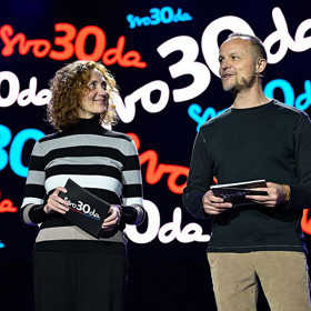 V prvopočátcích byla na hledání osob najata detektivní agentura, poté se toho ujaly dvě redaktorky.