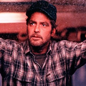 Drama Dokonalá bouře bylo natočeno podle skutečné události z podzimu 1991, kdy se nad Atlantikem srazily tři povětrnostní fronty. Byl mezi nimi i hurikán Grace. Čelila jim posádka rybářské lodi Andrea Gail. Většina dramatických záběrů byla natočena ve filmových studiích v Kalifornii. Ve snímku zazářil George Clooney.