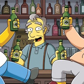 Homer Simpson nedovolil svému otci Abeovi jít na záchod. Stařík kvůli tomu přišel o ledviny.