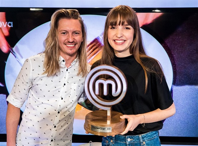 Aby se show dostala na obrazovky, musí epizody někdo sestříhat. Tato show se střihá paralelně ve 12 střižnách.