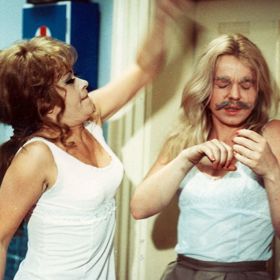 Scéna, kde se Jiřina Bohdalová mydlí ve vaně spolu s Ivou Janžurovou byla tak dobrá, že poté, co byla dotočena, začal Lubomír Lipský tleskat a vykřikovat: “Ještě jednou!”