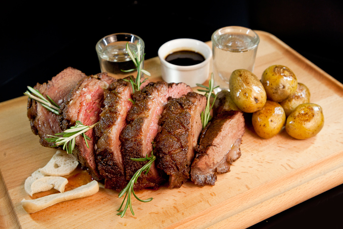 V kubánské restauraci La Bodeguita Del Medio si pochutnáte na dokonale připraveném šťavnatém mase a užijete si stylovou atmosféru.