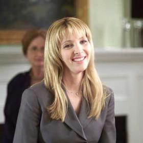 Volá proto svému psychiatrovi, doktoru Benu Sobelovi, ten se s ním však odmítne bavit. Vzápětí Sobel najde doma dvojici agentů FBI, kteří se ho na Paulův telefonát vyptávají.