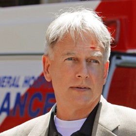 Námořní vyšetřovací služba je uznávaný kriminální seriál o týmu speciálních agentů vyšetřujících zločiny, které mají nějakou spojitost s námořními silami. Mark Harmon (agent Gibbs) se stal v roce 2015 nejlépe placeným seriálovým detektivem. Tehdy bral za jednu epizodu přes půl milionu dolarů.