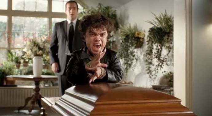 Z New Yorku přijíždí druhý syn Robert, úspěšný spisovatel, který se ale s Danielem nechce dělit o náklady na pohřeb. Dalším je jejich strýc se synem Troyem, který studuje farmacii a dcerou Marthou, která s sebou přivezla přítele Simona. 