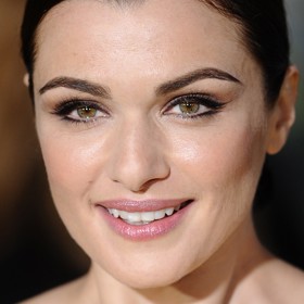 Rachel Weisz (*7. března 1970) je britská filmová herečka známá především z filmu Mumie. Za roli ve filmu nepohodlný získala v roce 2005 Oscara za nejlepšíženský výkon ve vedlejší roli.