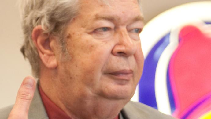 Zastavárnu Gold & Silver Pawn Shop založil v roce 1988 Richard “Old Man” Harrison. Zemřel ve věku 77 let v červnu 2018. Prohrál boj s Parkinsonovou nemocí.