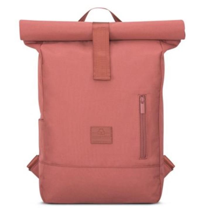 Tímto rolovací batohem budete o krok blíže k záchraně planety. Je vyrobený z recyklovaných PET lahví. Díky jeho rolovacímu systému si můžete nastavit jeho velikost.