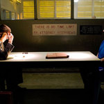 Okamžik zlomu je kritiky hodnocen poměrně kladně. Jedna z recenzí dokonce říká, že od této detektivky se neodchází.