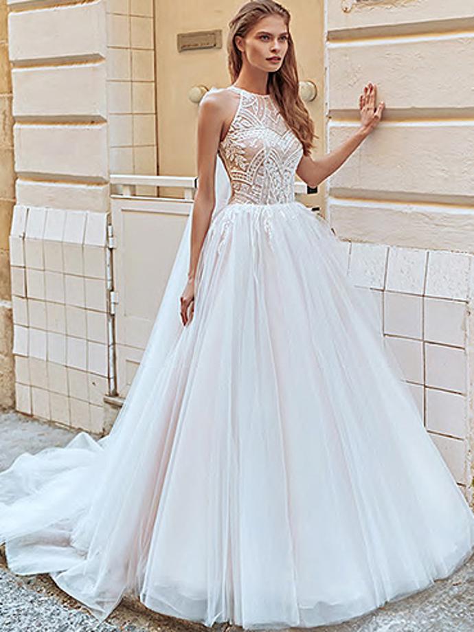 V letošním roce se šaty ke krku rozhodně krok vedle neuděláte.