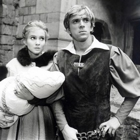 V Čechách byla, na rozdíl od nové manželky Jana Lucemburského Beatrix Bourbonské, velmi oblíbená. Ve filmu Slasti otce vlasti Blanku ztvárnila Daniela Kolářová.