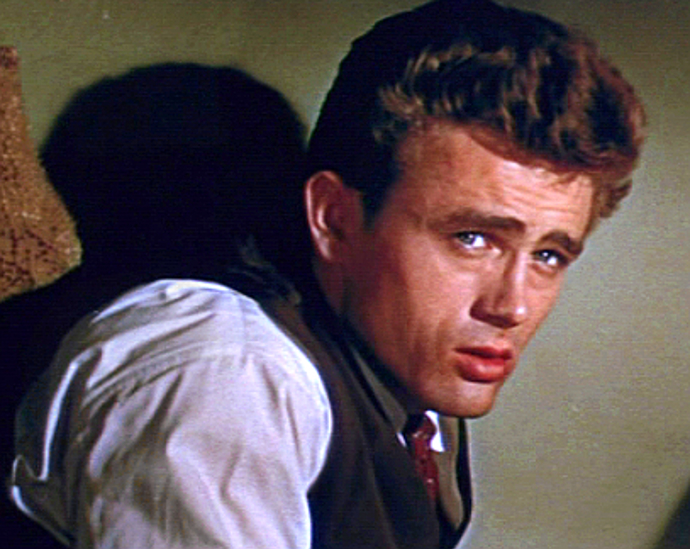 James Dean byl jedním z největších talentů a my můžeme jen spekulovat čeho mohl dosáhnout, nebýt té osudné tragické nehody, která ho učinila navždy mladým.

