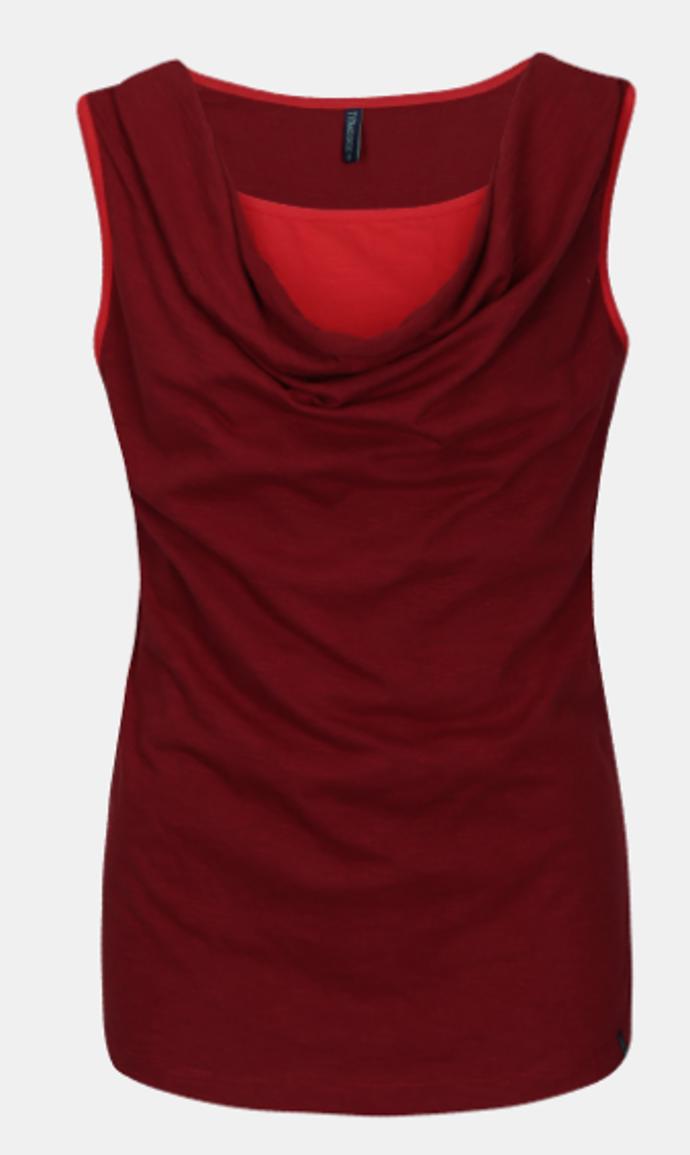 Tričko vyrobené ze 100% organické bavlny. Jeho nařasení v dekoltu působí elegantně. 