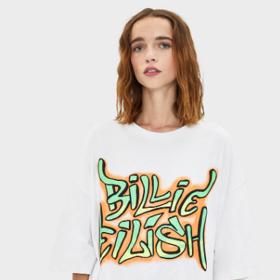 Tričko s potiskem na motivy zpěvačky. K dostání i u nás. 