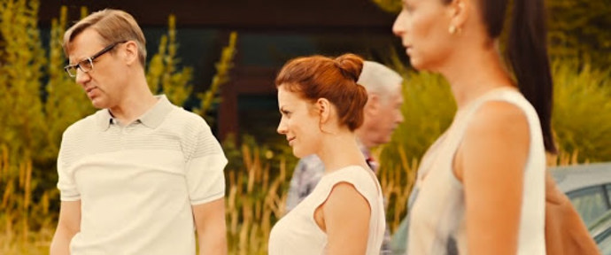 A pak se málem políbí a následuje pozvání na drahou večeři při svíčkách, kde se Honza konečně vyjádří.