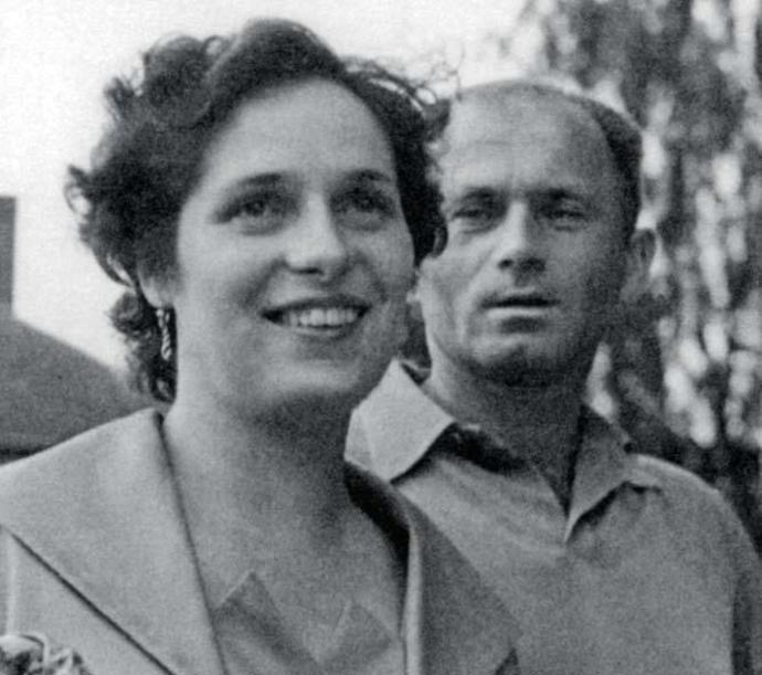  V roce 1965 se stal členem Svazu československých spisovatelů a redakční rady Literárních novin.